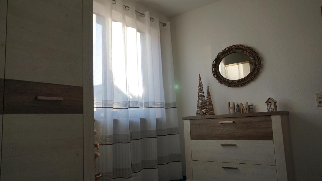 Grosszuegige Wohnung Mit Terrasse Und Gartenzugang - Das Komplette Erdgeschoss Bindlach Esterno foto