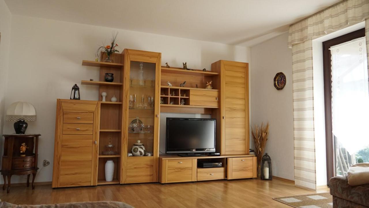Grosszuegige Wohnung Mit Terrasse Und Gartenzugang - Das Komplette Erdgeschoss Bindlach Esterno foto